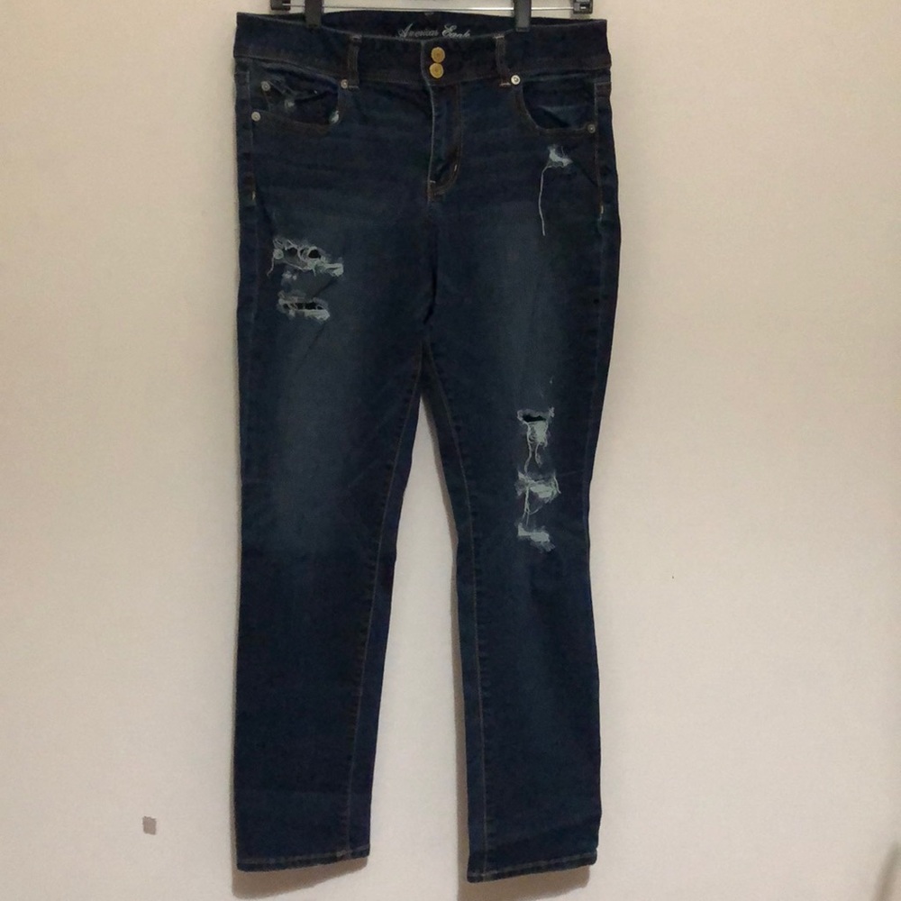 Jeans with cutout and distressed details